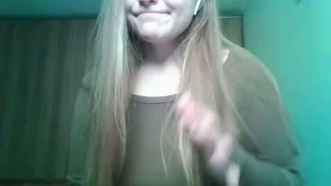 evasapples2026 online show from March 4, 2026, 10:38 pm