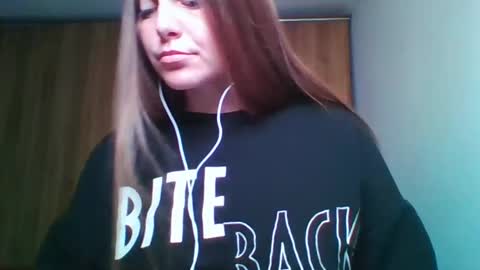 evasapples2026 online show from May 16, 2026, 7:34 pm