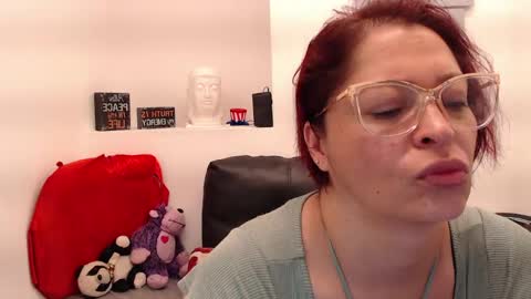 Snapshot of evatwiss chatting on May 25, 2026, 12:44 pm Eva Twiss online show from May 25, 2026, 12:44 pm