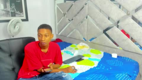 Eva And Emmanuel online show from November 19, 2025, 1:11 pm