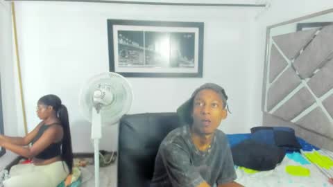 Eva And Emmanuel online show from December 16, 2025, 1:27 pm