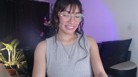 Kissed by an angel  IG evee  lyn20 online show from December 12, 2024, 5:52 am