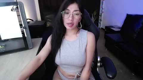 Kissed by an angel  IG evee  lyn20 online show from February 19, 2025, 6:00 am