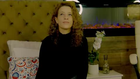 Snapshot of evehamilton chatting on February 5, 2026, 7:29 pm EveHamilton online show from February 5, 2026, 7:29 pm