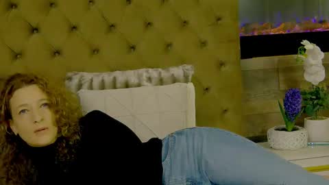 Snapshot of evehamilton chatting on February 26, 2026, 8:30 pm EveHamilton online show from February 26, 2026, 8:30 pm