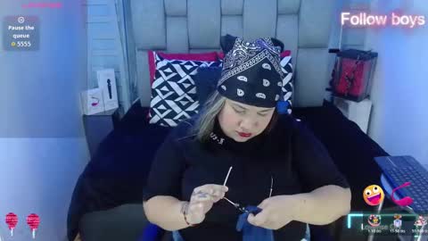 evelin zaens online show from October 19, 2025, 4:57 am