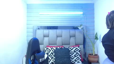 evelin zaens online show from June 2, 2026, 3:52 am