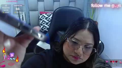 evelin zaens online show from June 25, 2026, 5:07 am