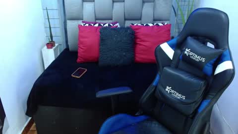 evelin zaens online show from July 29, 2026, 4:43 am