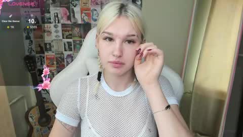 Evelina online show from May 19, 2026, 1:44 am