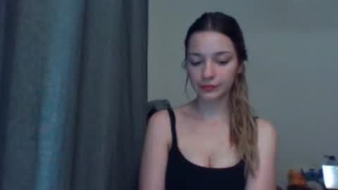 Snapshot of evelinemagnetic chatting on June 16, 2026, 8:33 pm EvelinaMagnetic online show from June 16, 2026, 8:33 pm