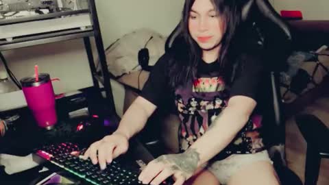 evelyn420521 online show from May 27, 2026, 8:11 am