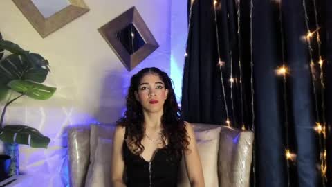 Snapshot of evelyn__rose1 chatting on April 6, 2026, 1:36 am evelyn__rose1 online show from April 6, 2026, 1:36 am