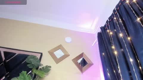 Snapshot of evelyn__rose1 chatting on April 20, 2026, 1:52 am evelyn__rose1 online show from April 20, 2026, 1:52 am