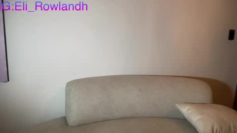 E V E L Y N  online show from April 15, 2026, 12:45 pm