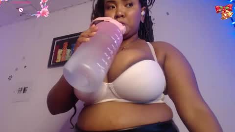 Snapshot of evelyn_sandoval chatting on January 2, 2025, 3:15 am Evelyn Sandoval online show from January 2, 2025, 3:15 am