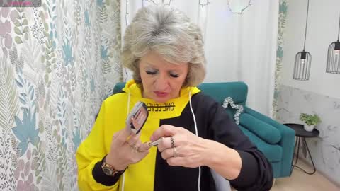 Evelyn online show from December 26, 2024, 5:04 am