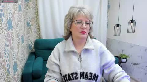 Evelyn online show from May 7, 2026, 5:02 am