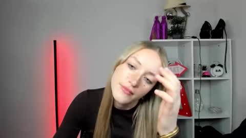 evelynblond online show from May 14, 2026, 12:45 pm