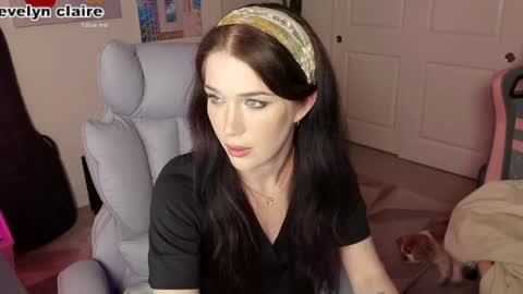Snapshot of evelynclaire chatting on May 1, 2026, 5:01 am Evelyn Claire online show from May 1, 2026, 5:01 am