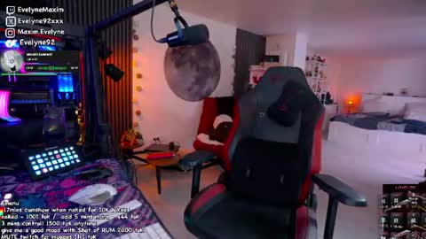 Evelyne online show from July 31, 2026, 6:07 pm