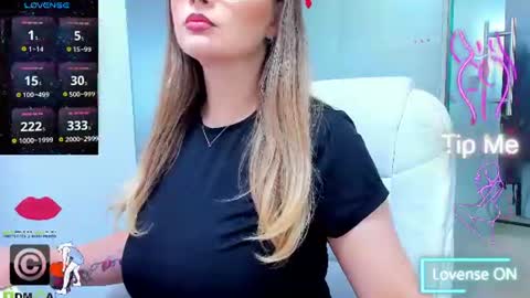 evelyne_rose online show from July 5, 2026, 4:52 am