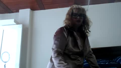 Evelyn Smith online show from July 26, 2026, 3:52 pm