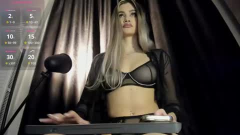 Snapshot of evelynvlove chatting on June 29, 2026, 7:47 pm Evelynvlove online show from June 29, 2026, 7:47 pm