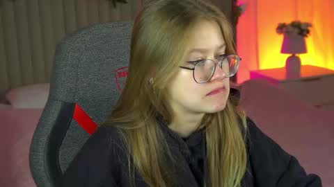 Snapshot of evemundie chatting on October 18, 2025, 9:54 am Eve online show from October 18, 2025, 9:54 am