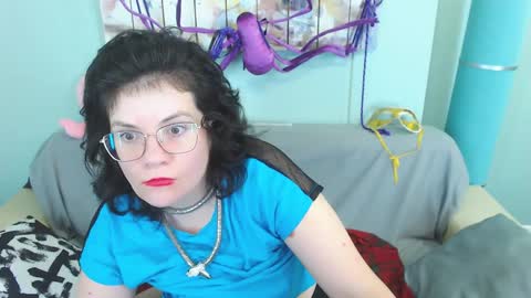 Snapshot of everly_rays chatting on December 5, 2024, 7:38 am Everly online show from December 5, 2024, 7:38 am