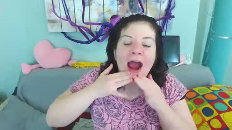 Snapshot of everly_rays chatting on December 20, 2024, 5:08 pm Everly online show from December 20, 2024, 5:08 pm