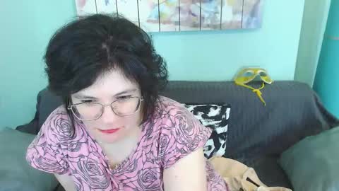 Snapshot of everly_rays chatting on February 13, 2025, 5:22 pm Everly online show from February 13, 2025, 5:22 pm