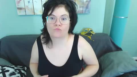 Snapshot of everly_rays chatting on February 17, 2025, 7:21 pm Everly online show from February 17, 2025, 7:21 pm