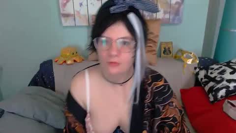 Snapshot of everly_rays chatting on October 21, 2025, 4:51 pm Everly online show from October 21, 2025, 4:51 pm