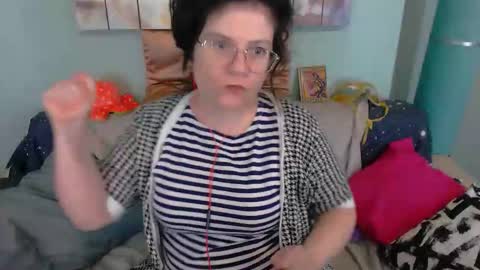 Snapshot of everly_rays chatting on November 28, 2025, 5:21 am Everly online show from November 28, 2025, 5:21 am