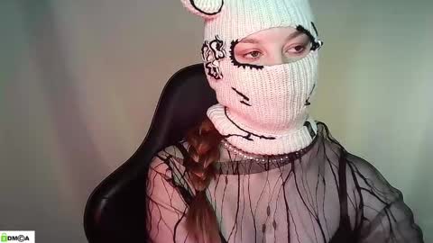 Renesme White Im here from Monday to Friday online show from May 18, 2026, 2:07 am