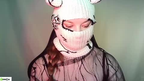 Renesme White Im here from Monday to Friday online show from May 18, 2026, 4:07 am