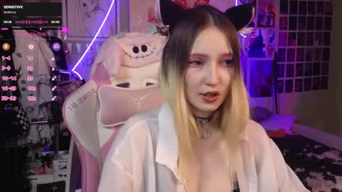 Evie online show from March 12, 2025, 7:59 pm