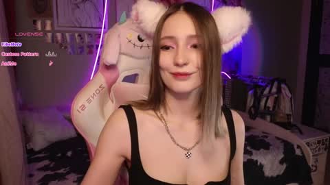 Snapshot of evie_rosen chatting on April 4, 2026, 9:45 pm Evie online show from April 4, 2026, 9:45 pm
