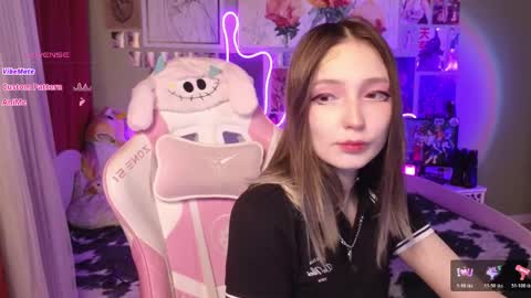 Snapshot of evie_rosen chatting on April 11, 2026, 8:35 pm Evie online show from April 11, 2026, 8:35 pm
