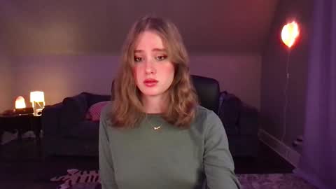 Snapshot of eviecam chatting on December 17, 2024, 7:18 am Evie3 online show from December 17, 2024, 7:18 am