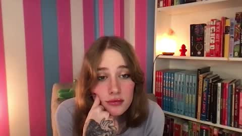 Snapshot of eviecam chatting on October 14, 2025, 7:42 am Evie3 online show from October 14, 2025, 7:42 am