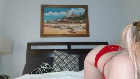 Snapshot of evieeashee chatting on August 6, 2026, 12:34 am evieeashee online show from August 6, 2026, 12:34 am