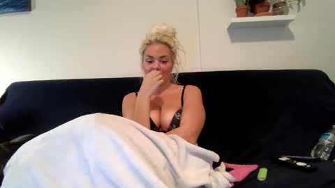 Badblondebunny online show from January 5, 2025, 3:53 am