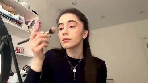 Chloe online show from May 21, 2026, 1:29 pm
