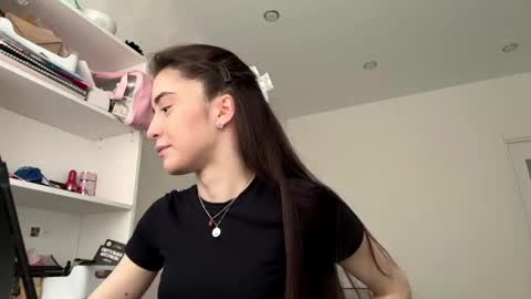 Chloe online show from May 23, 2026, 1:48 pm