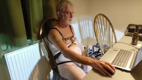 Snapshot of ewaldwillems99 chatting on September 22, 2025, 2:30 pm Naaktloper online show from September 22, 2025, 2:30 pm