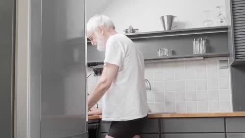 Snapshot of ewaldwillems99 chatting on April 8, 2026, 12:49 pm Naaktloper online show from April 8, 2026, 12:49 pm