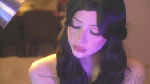 Alyson online show from November 4, 2025, 5:23 pm