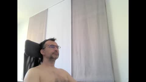Snapshot of exhibit77 chatting on April 23, 2026, 6:58 am exhibit77 online show from April 23, 2026, 6:58 am